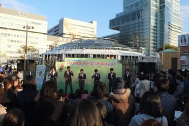 ２０１６年３月　てんしばでのアカペラライブの様子