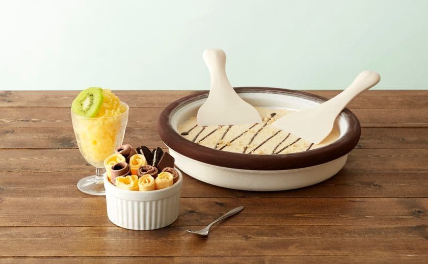 海外で人気のアイスクリームロールが自宅で作れる！
2種類のスイーツが味わえる『ハピロール』発売
