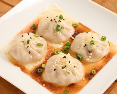 名物！羽根つき焼小籠包