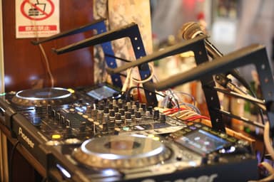 あるけみすと 店内DJブース