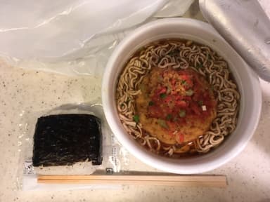ダブル糖質(カップ麺＋おにぎりなど)