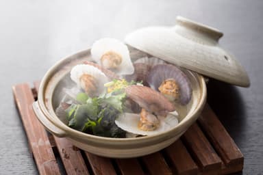 殻つきホタテ稚貝の酒蒸し