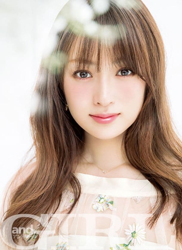 深田恭子を質問攻めにしちゃいました！
「自分が大人になろうと一生懸命だったんだなって」
『andGIRL 5月号』2017年4月12日（水）発売！