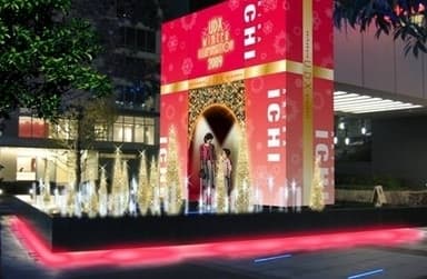 クリスマスツリーに囲まれた中で 写真が取れるスポットが登場