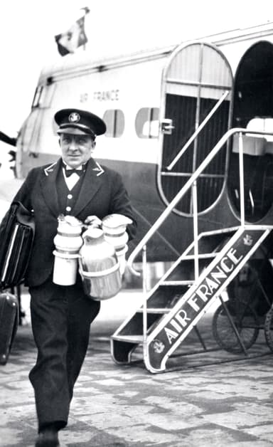 1930年代のスチュワード　(C)Air France