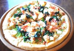 春野菜のホワイトソースピザ