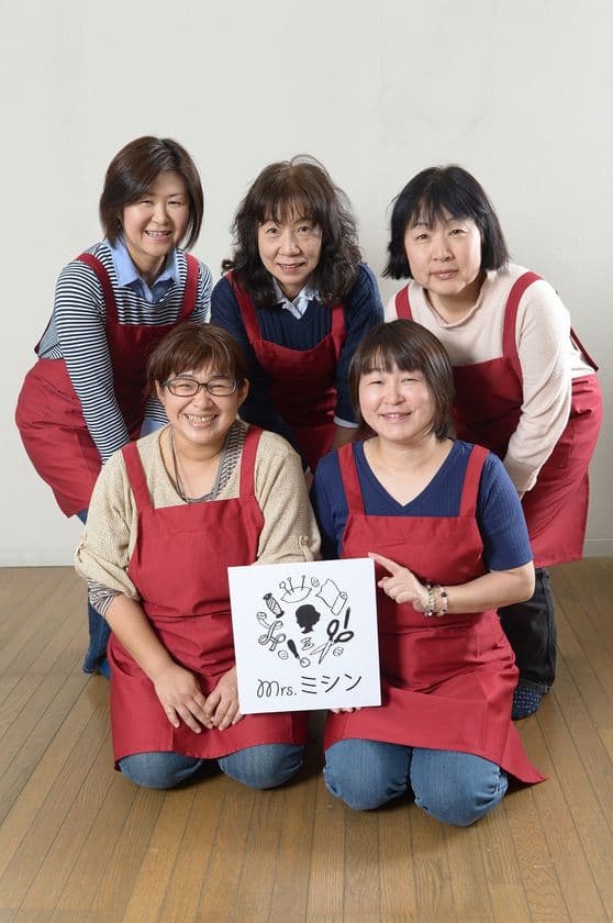 お手製の巨大こいのぼり、空を舞う！
オリジナル○○のぼり製作チーム『ミセスミシン』結成！