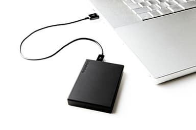 カードサイズのコンパクトでスタイリッシュなデザイン