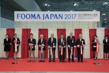 新設の東7・8ホールリンクスペースで華やかに行われた開会式