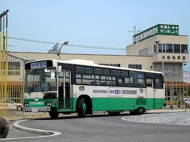 大型バス