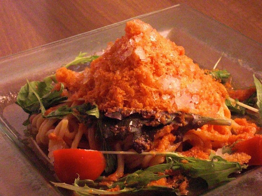 灼熱の夏に！冷製を超えた氷結パスタが2017年も登場　
完熟トマトソースのかき氷をかけた夏季限定パスタ