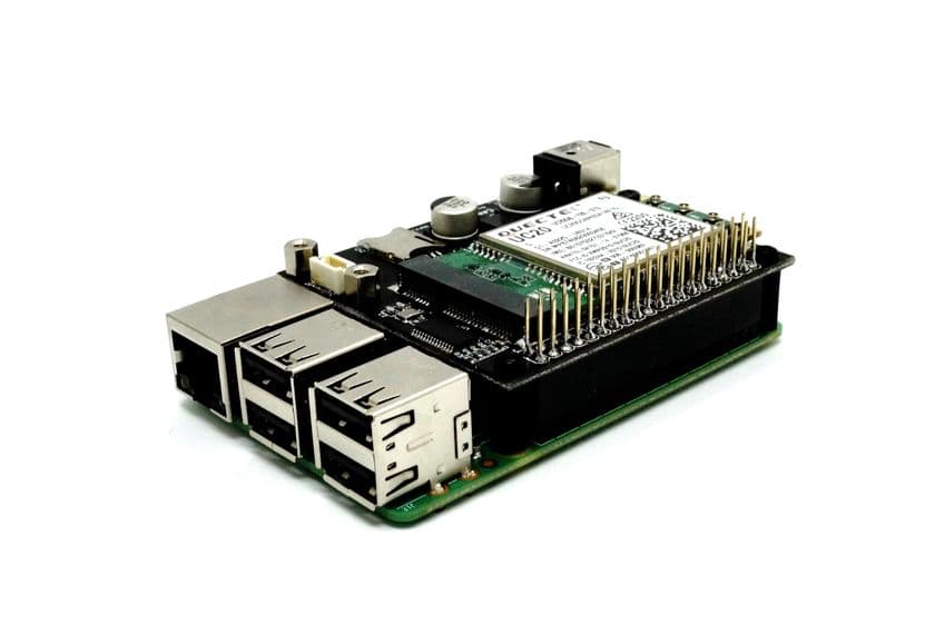 安価な“低速通信SIM”でIoT普及を支援　
小型ボードコンピュータ「Raspberry Pi」向け
コンパクト通信ボード 8月発売