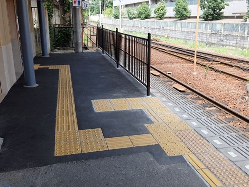 ～ 安全な駅空間を目指して ～
出町柳駅のホーム転落防止対策を実施しました