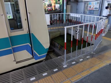 ホーム転落防止対策実施後の出町柳駅２