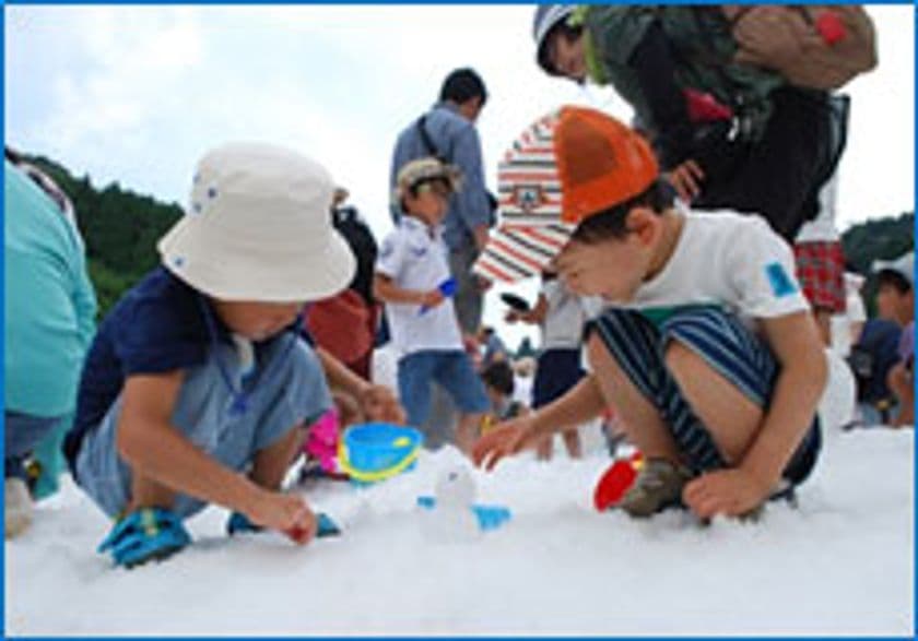 連日大賑わい！六甲山 真夏の雪まつり「宝さがしゲーム」
～8月はクールな宝ものが盛りだくさん！～