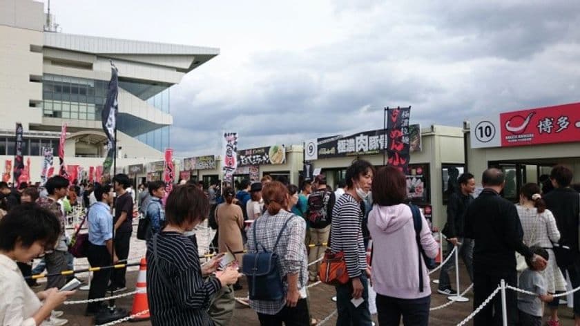 約5万杯のラーメンが食される人気イベント
「関西ラーメンダービー2017」
京都競馬場にて開催