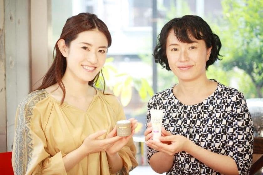 夏も終わり、お肌のガサガサが気になる季節　
ハンドモデル直伝！本格ハンドケアテクニックを公開
　健やかな手肌　ターンオーバーと保湿に“尿素”