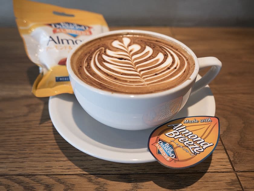 STREAMER COFFEE COMPANY×
Blue Diamond Almond Growers　
クラフトコーヒーを牽引するコーヒーショップとの初コラボ企画
　秋限定『California Latte』販売のお知らせ