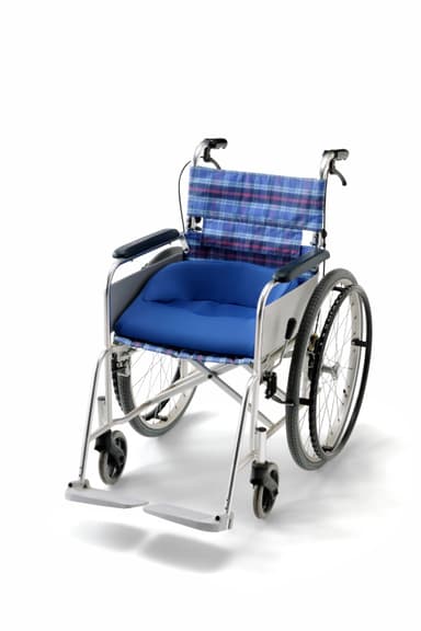 自立支援型車いすクッションSwimo(TM)(特許出願中)