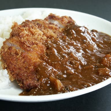 揚げ物＋カレーのカツカレーは、高カロリー・高脂肪・高糖質の三拍子。