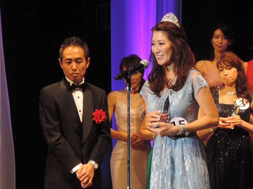 『第8回 国民的美魔女コンテスト』
2人のお子さんを育てるケアマネージャー美魔女、
村田優美さんがグランプリに決定！