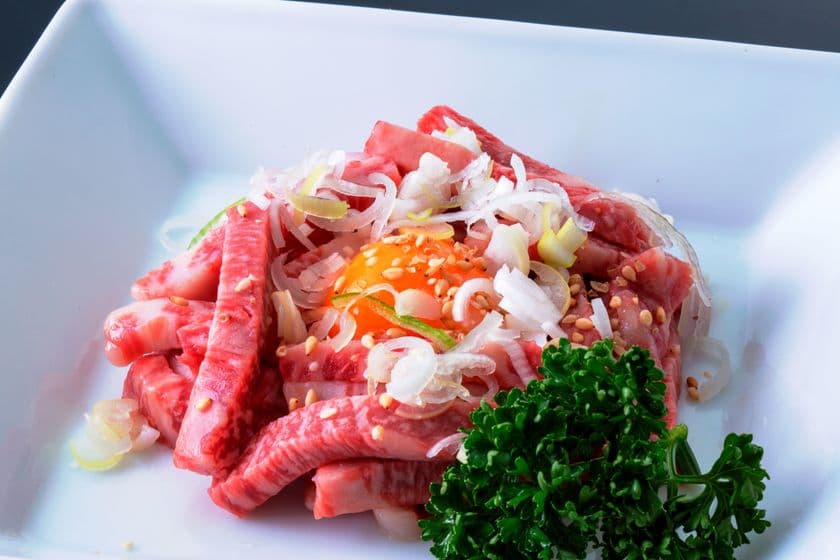 広島県初！超難関『生食用食肉加工＆調理』のダブル認可を取得し、
肉マニアたちが運営する広島牛焼肉専門店『焼肉ふるさと』が
広島駅前についにOPEN！