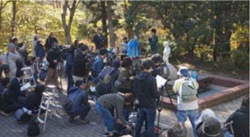 六甲高山植物園の冬支度
第44回 「小便小僧のマント着せ行事」
いよいよ来週、11月3日（金・祝）開催！