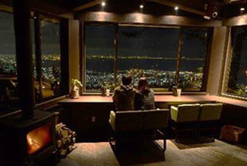 1000万ドルの夜景とともにくつろぎの時間を
TENRAN CAFEのクリスマスディナー
11月1日（水）予約開始
