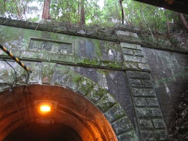 ヨーロッパの古城の風格（愛媛県西予市、旧三瓶トンネル）