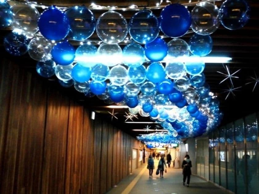 ー「中之島ウエスト
『冬ものがたり２０１７』」協働事業ー
中之島駅、大江橋駅でウインターイルミネーション
「フェスティバルステーション」を
平成２９年１１月２７日（月）より実施します！