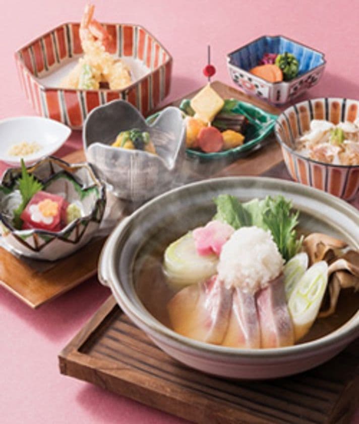 鍋が美味しい季節到来！ひとり鍋にも！
鰤・蟹・味噌豆乳など月替わりで味わえる鍋御膳「華」販売
2017年12月1日（金）より 宝塚ホテル 日本料理「曙」にて