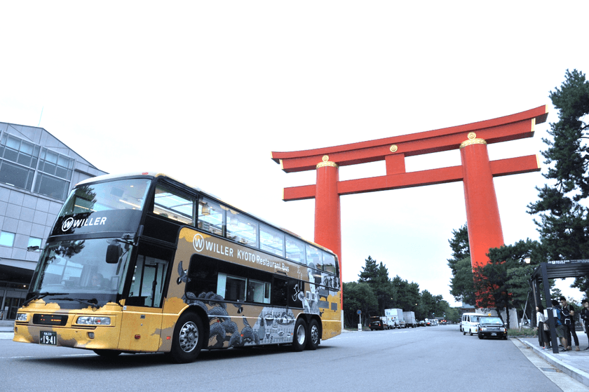走る「老舗料亭」で新たな京都観光を
景観と食を同時に楽しむ『レストランバス』が
関西上陸！
～本日12月1日(金)より予約開始～