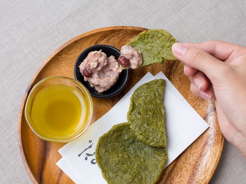 揚げたてえびせんべいを季節のあんこやチーズにディップ！
愛知・安城店舗限定のイートインメニュー新登場