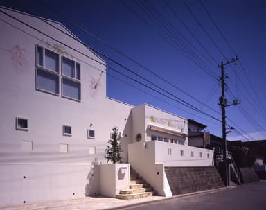 バレエスタジオ併設の一戸建て建築デザイン施工例1