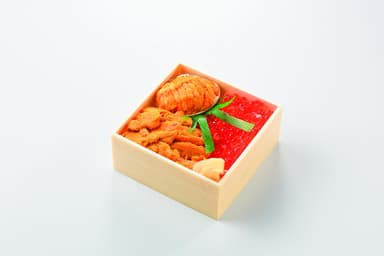 初日2位：うに貝焼き食べくらべ弁当