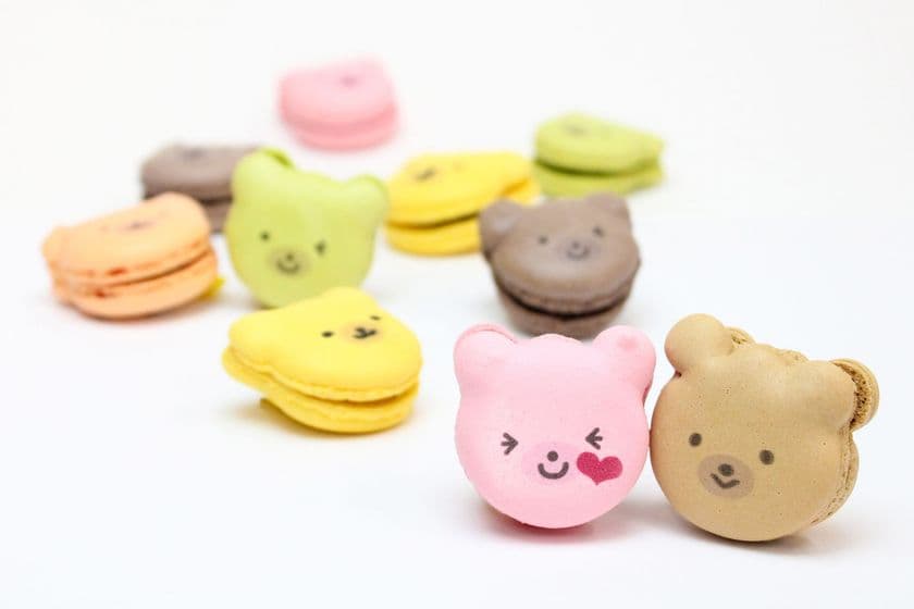 「くマカロン」がバレンタイン限定バージョンで登場！
irina人気の「くマカロン」がバレンタイン限定で
ハートをあしらったかわいらしい顔でデビュー！
