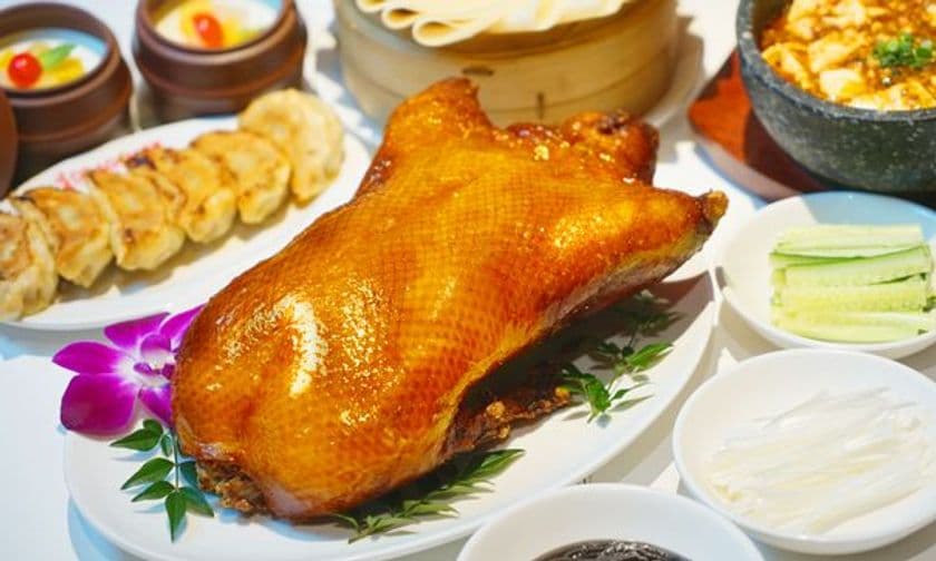 日本人好みの“北京ダックの皮”だけを食べ放題に！
横浜「DRAGON酒家 関内店」限定の新コースが2/1登場