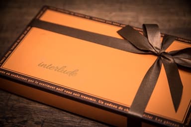 見た目は普通のバレンタイン向けチョコレート「くじチョコ」箱を開けると！