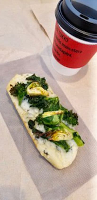北参道のスペインピッツァ専門店＆エスプレッソスタンドが
春限定「菜の花と芽キャベツとゴルゴンゾーラチーズ」発売