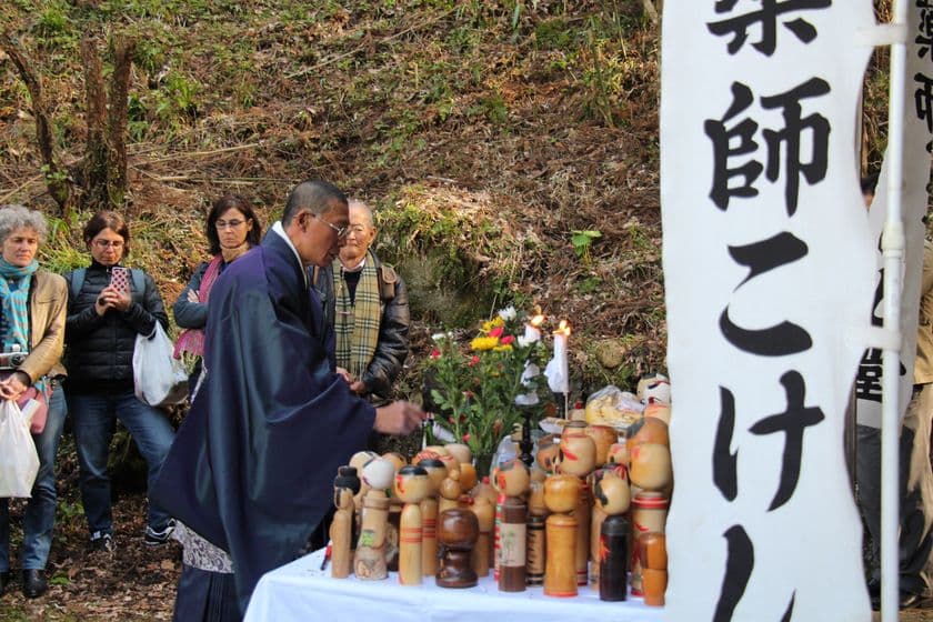 土湯温泉に春の訪れを告げる恒例イベント
「第43回土湯こけし祭り」が
福島市・土湯温泉町で4月21日(土)・22日(日)の両日開催！
