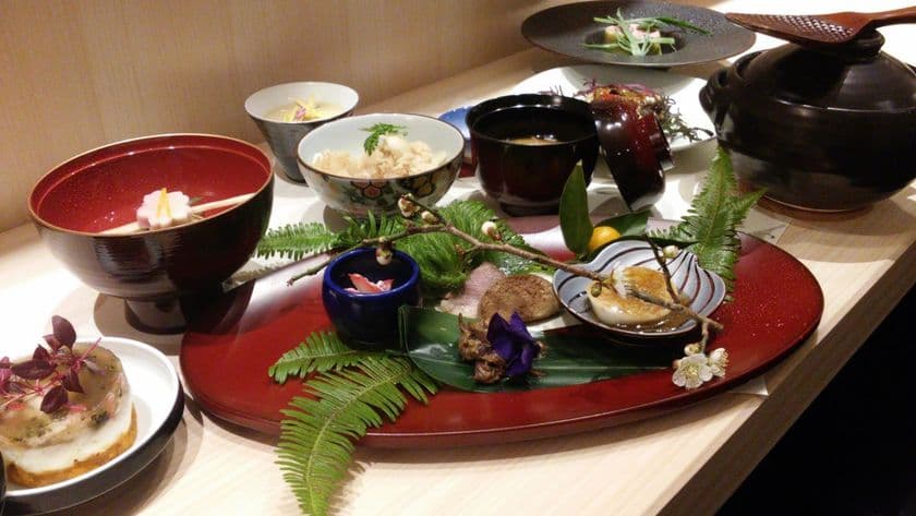 東京銀座にフレンチシェフが作る和の創作料理店がオープン　
全国の純米地酒で和洋折衷コースを味わう新スタイル