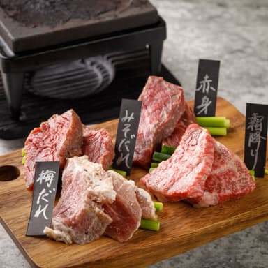 漬け肉石焼き“炙り”刺し盛り