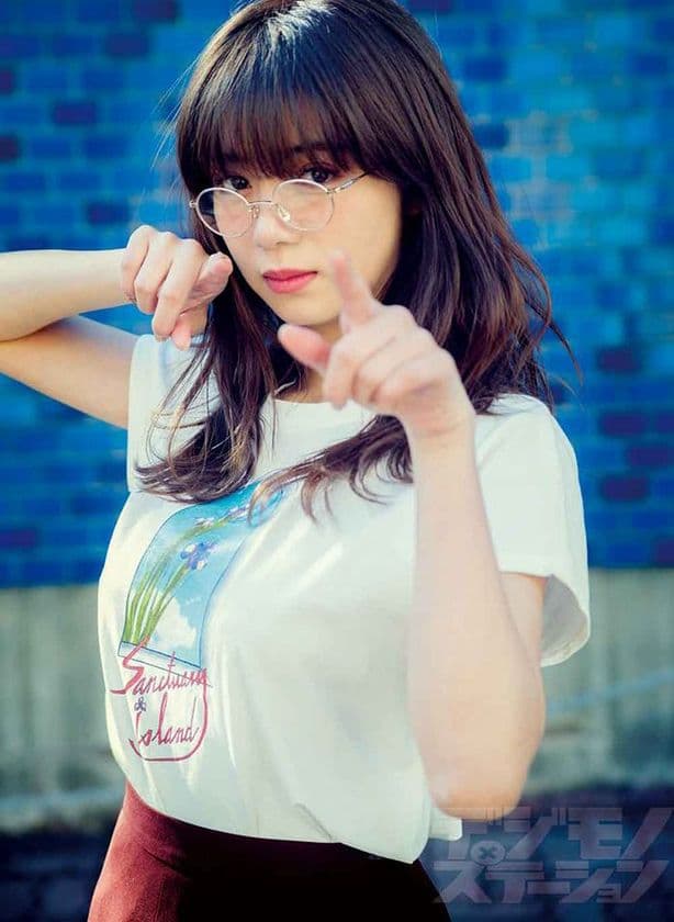 メガネグラビア「ビジョメガネ」で
映画出演が多数控える2018年注目女優
池田エライザがメガネ姿を披露！