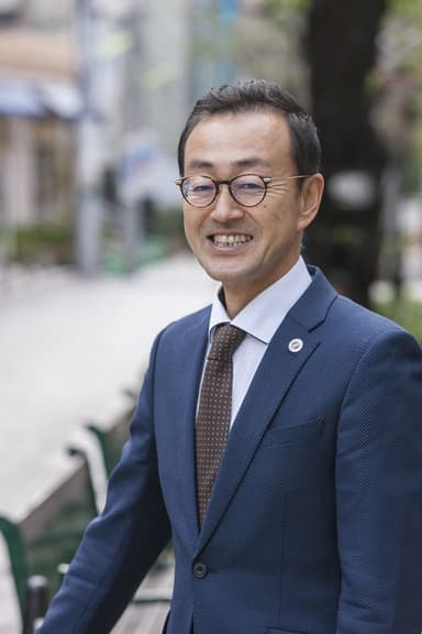 講師　留目津