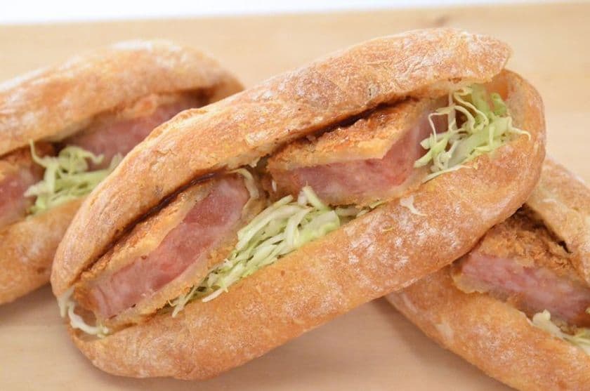 好評につき第3弾登場！
今度はボリュームたっぷりのサンドウィッチ！
「豆乳フランスサンド(厚切りハムカツ)」
3月12日(月)～4月11日(水)全国82店舗にて期間限定販売