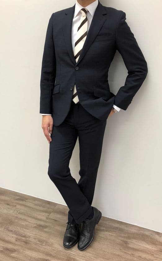 スニーカーで通勤しやすい職種は1位が会社経営者・役員　
スタイリストが選ぶ、職種別・ベストな通勤シューズはこれ！
ビジネスマンが欲しい靴、
キーワードは「疲れにくい」と「汎用性あり」！
