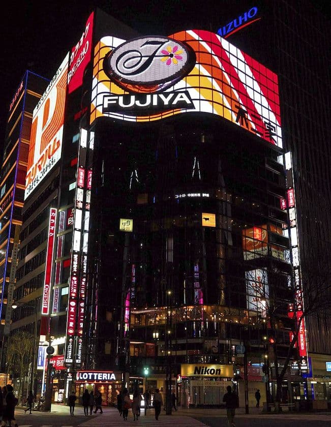 銀座の象徴、不二家の広告塔をLEDビジョン化！！
銀座クリスタルビル屋上不二家広告塔リニューアル　
2018年3月20日(火)点灯式開催