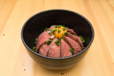 焼肉横丁てっぱん「ローストビーフ丼」
