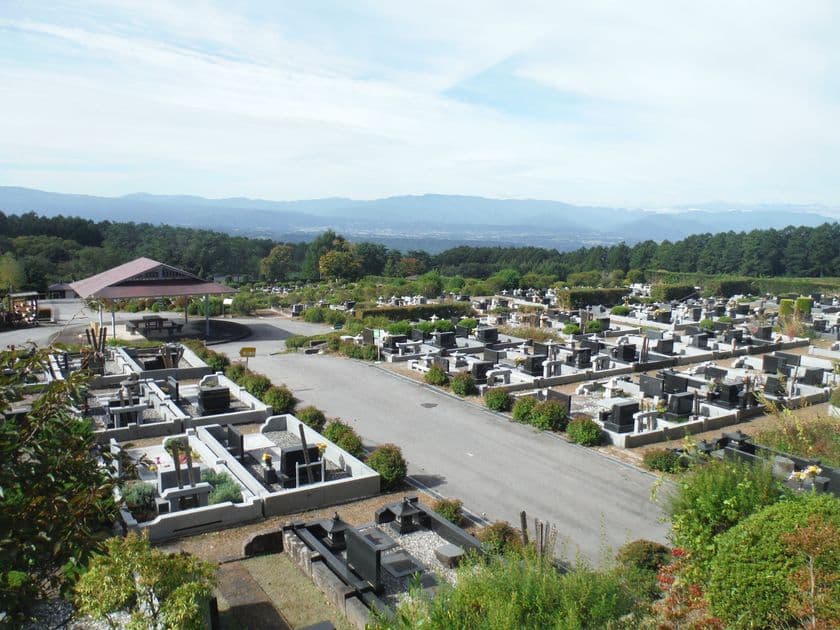 長野県小諸市　ふるさと納税返礼品「公営墓地・埋葬権」に
問い合わせ殺到！見学会を随時開催するなか、既に申込者も