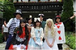 “アリス”キャラクターのコスプレ（イメージ）